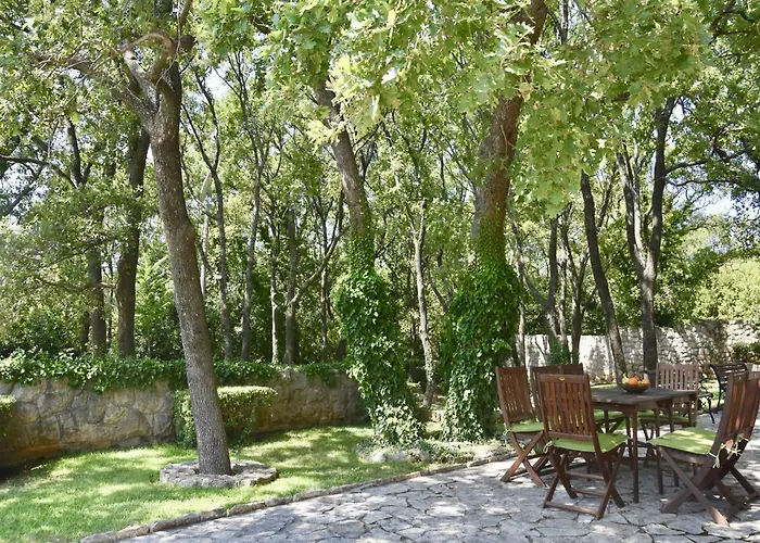 فيلة In Near Dubrovnik With Pool